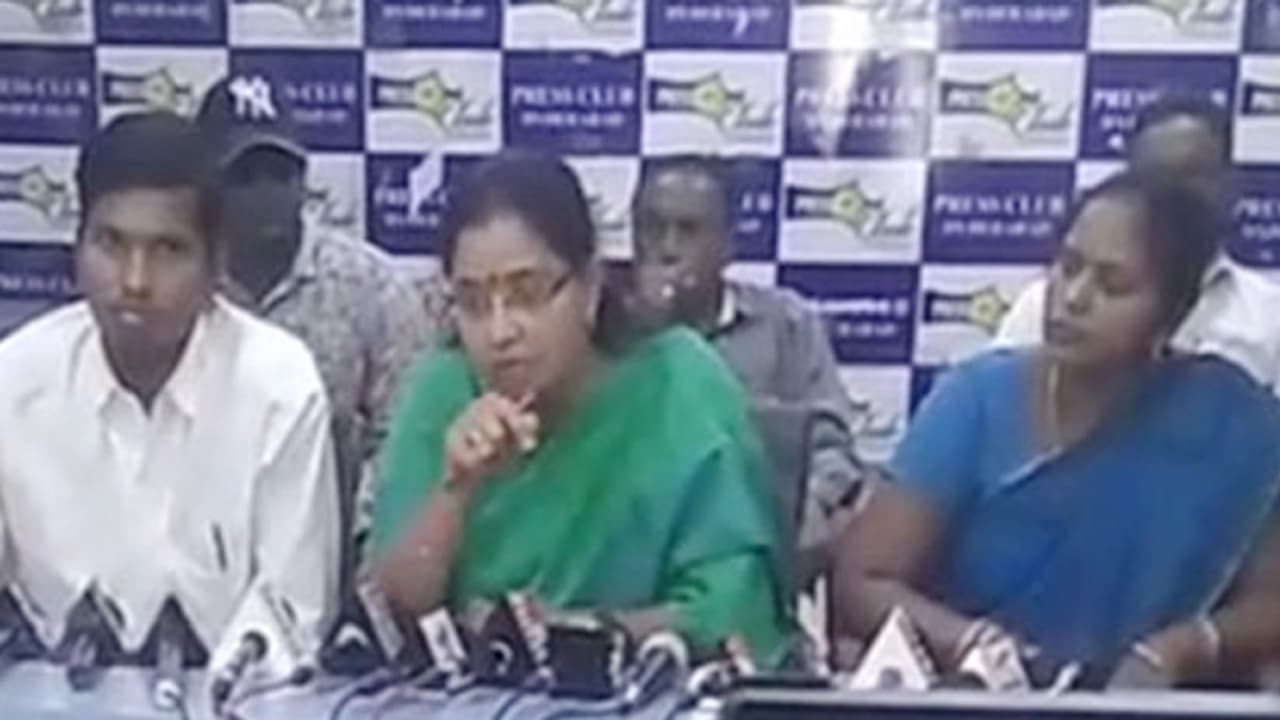 టికెట్లు అమ్ముకుంటున్నారు: కోదండరామ్ పార్టీపై జ్యోత్స్న ఆరోపణ టికెట్లు అమ్ముకుంటున్నారు: కోదండరామ్ పార్టీపై జ్యోత్స్న ఆరోపణ