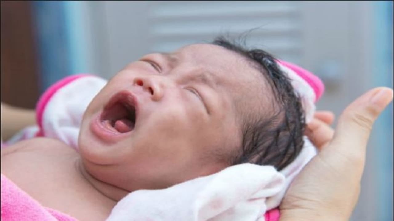 ಬಂದ್ ಎಫೆಕ್ಟ್: ರೈಲಲ್ಲಿ ಒದ್ದಾಡಿ ಮಗು ಹೆತ್ತ ತಾಯಿ! ಬಂದ್ ಎಫೆಕ್ಟ್: ರೈಲಲ್ಲಿ ಒದ್ದಾಡಿ ಮಗು ಹೆತ್ತ ತಾಯಿ!