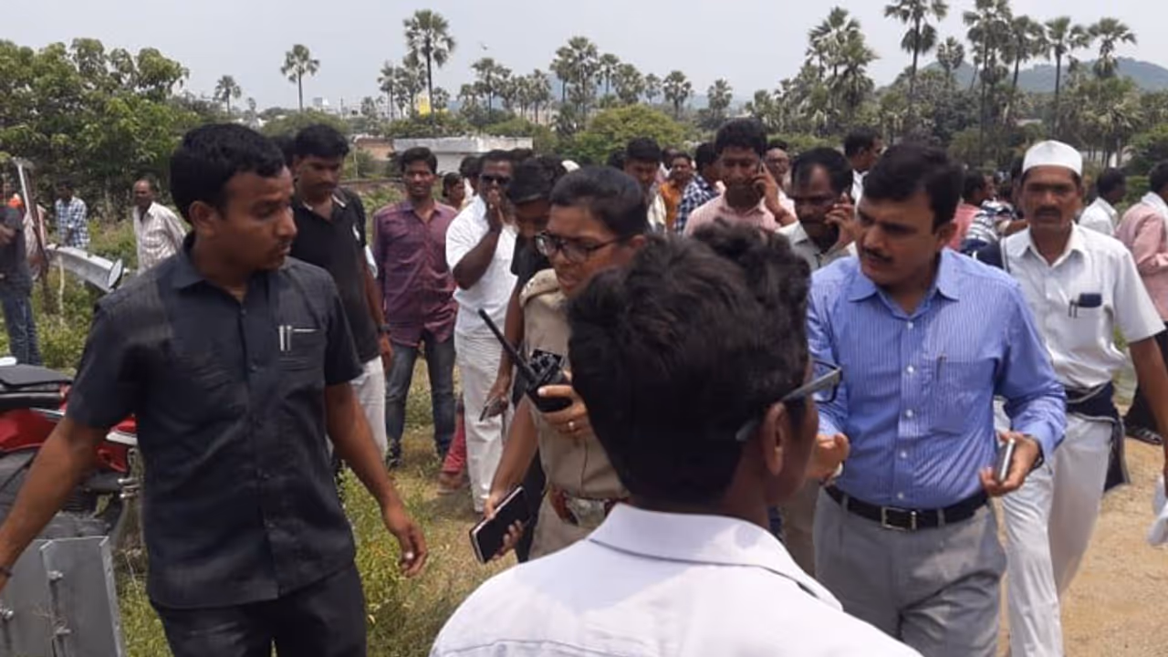 కొండగట్టు: మరో నిమిషంలోనే ప్రధాన రహదారిపైకి.. ఇంతలోనే ఇలా...