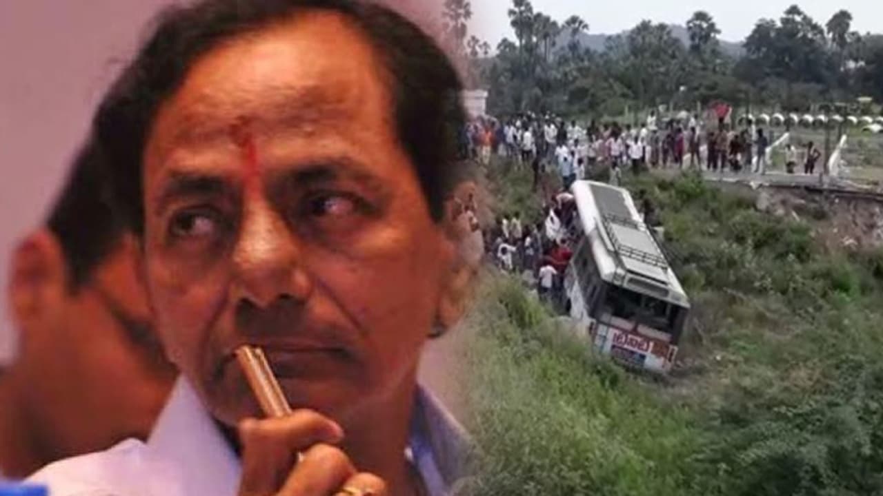 కొండగట్టు బస్సు ప్రమాదం.. కేసీఆర్, చంద్రబాబు దిగ్భ్రాంతి కొండగట్టు బస్సు ప్రమాదం.. కేసీఆర్, చంద్రబాబు దిగ్భ్రాంతి