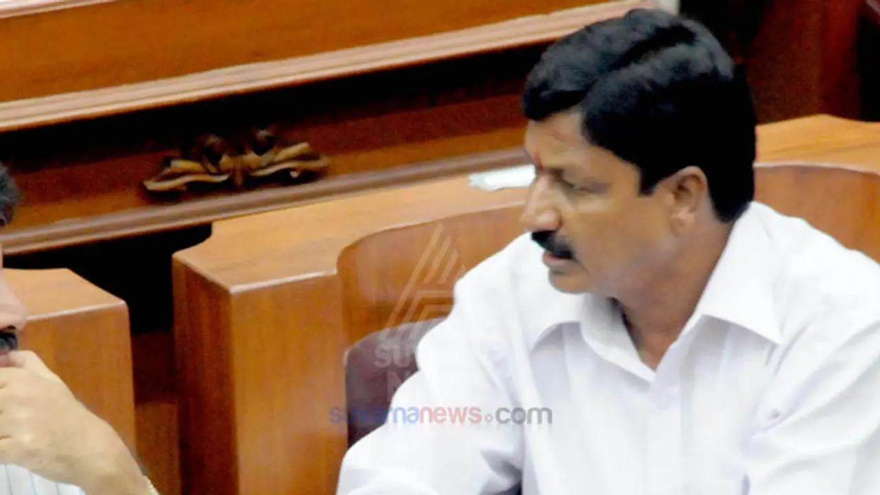 ರಮೇಶ್ ಬಿಜೆಪಿ ಸೇರಲು ಯತ್ನಿಸುತ್ತಿದ್ದರೂ ಕೈ ನಾಯಕರು ನಿರಾಳವೇಕೆ? ರಮೇಶ್ ಬಿಜೆಪಿ ಸೇರಲು ಯತ್ನಿಸುತ್ತಿದ್ದರೂ ಕೈ ನಾಯಕರು ನಿರಾಳವೇಕೆ?