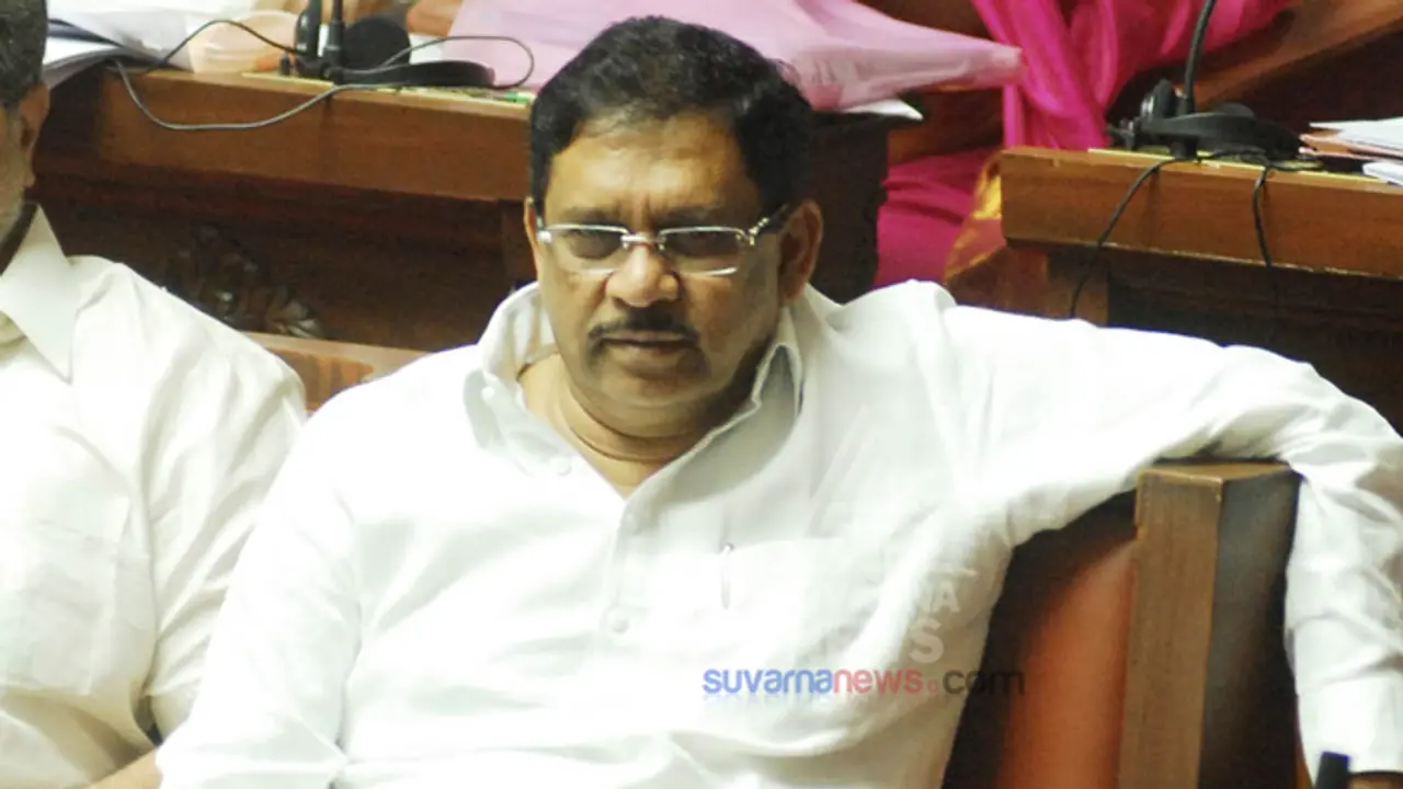 ಝೀರೋ ಟ್ರಾಫಿಕ್ ಸೌಲಭ್ಯ: ಡಿಸಿಎಂ ದರ್ಪ ಅಸಭ್ಯ! ಝೀರೋ ಟ್ರಾಫಿಕ್ ಸೌಲಭ್ಯ: ಡಿಸಿಎಂ ದರ್ಪ ಅಸಭ್ಯ!