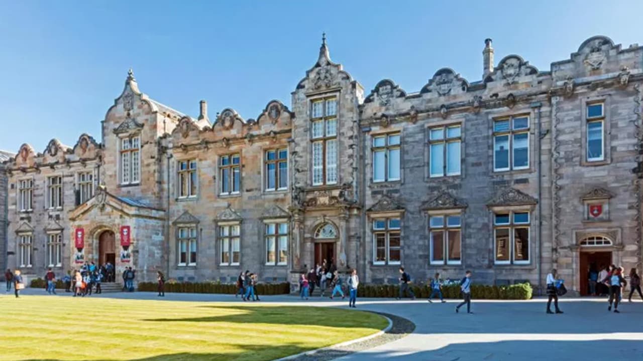 താമസം ബംഗ്ലാവില്, കൂട്ടിന് 12 വേലക്കാര്; ബ്രിട്ടനിലെ ഏറ്റവും ആഡംബരമുള്ള വിദ്യാര്ത്ഥിനി ഈ ഇന്ത്യക്കാരി! താമസം ബംഗ്ലാവില്, കൂട്ടിന് 12 വേലക്കാര്; ബ്രിട്ടനിലെ ഏറ്റവും ആഡംബരമുള്ള വിദ്യാര്ത്ഥിനി ഈ ഇന്ത്യക്കാരി!