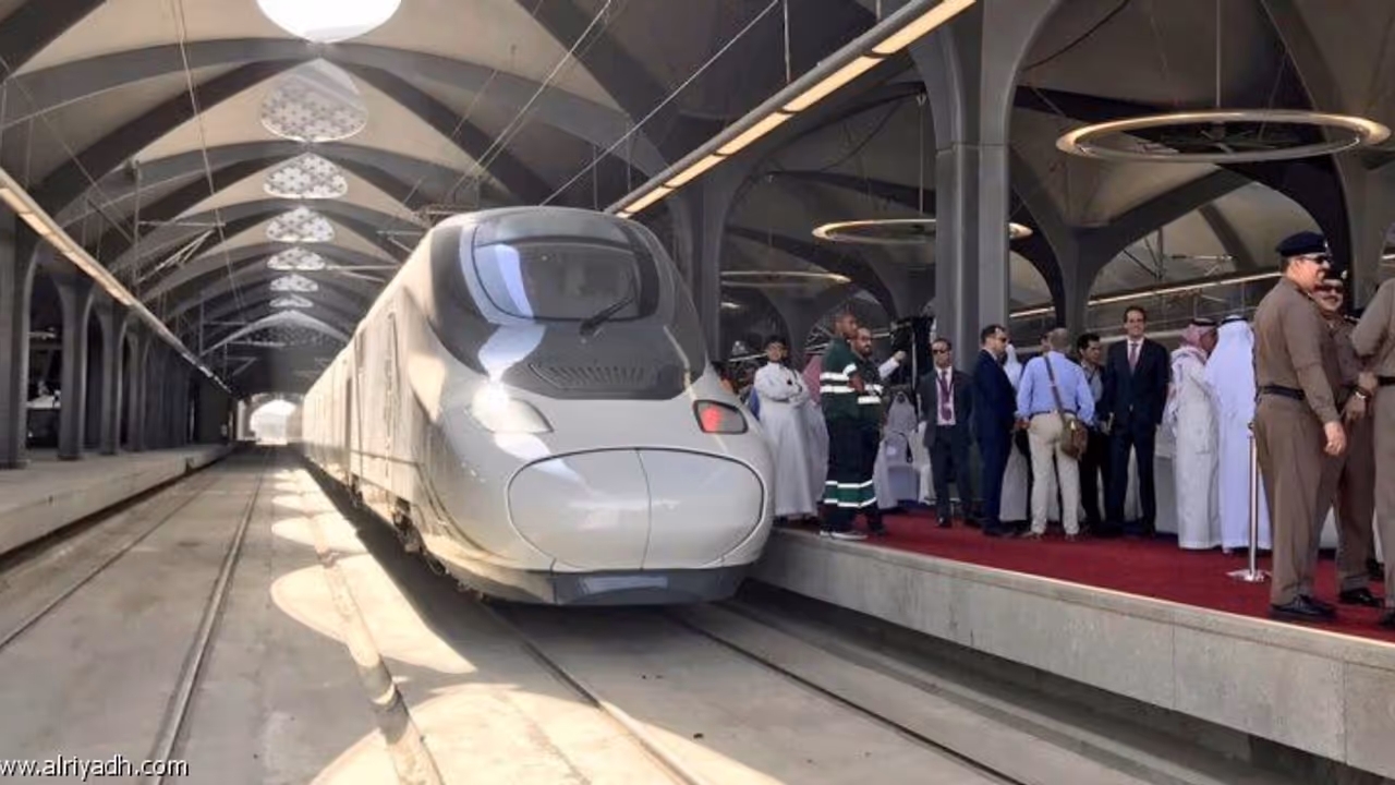 മക്കയിൽ നിന്ന് മദീനയിലെത്താന് ഇനി വേണ്ടത് 2 മണിക്കൂര് 45 മിനിറ്റ് മാത്രം മക്കയിൽ നിന്ന് മദീനയിലെത്താന് ഇനി വേണ്ടത് 2 മണിക്കൂര് 45 മിനിറ്റ് മാത്രം