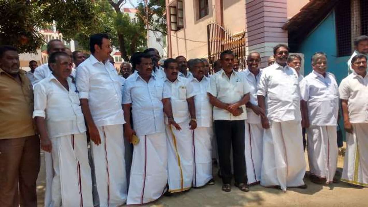 பச்சை பச்சையாக திட்டிய எஸ்.ஐ. மீது நடவடிக்கை எடுக்காவிட்டால் எஸ்.பி.ஆபிஸ் முற்றுகை !! திமுக ஆவேசம் !! பச்சை பச்சையாக திட்டிய எஸ்.ஐ. மீது நடவடிக்கை எடுக்காவிட்டால் எஸ்.பி.ஆபிஸ் முற்றுகை !! திமுக ஆவேசம் !!