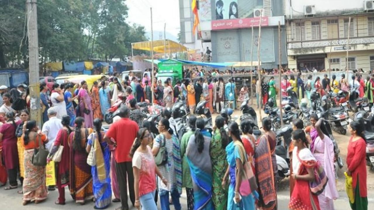 10 వేల పట్టుచీర రూ.4.500కే.. సర్కార్ వినాయక చవితి ఆఫర్