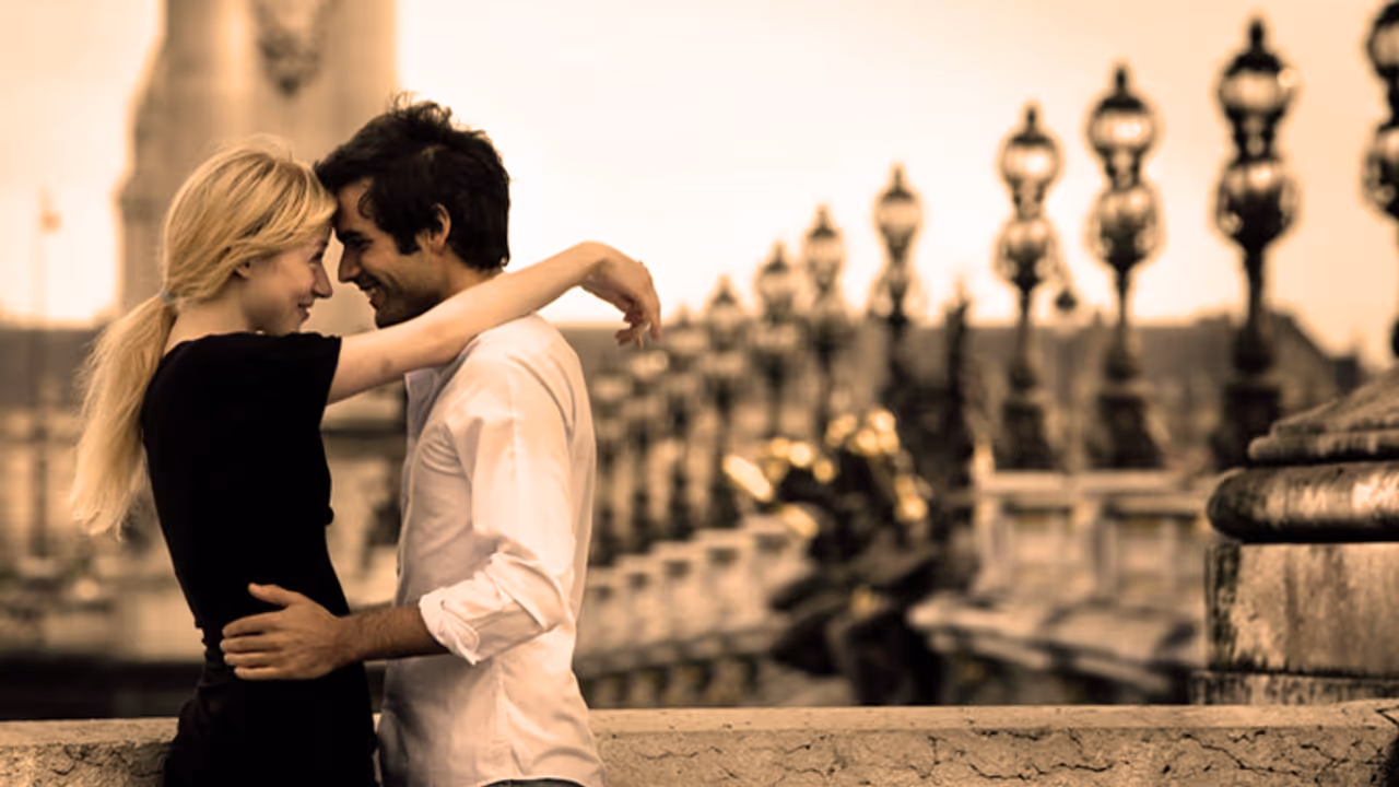 বিয়ের বেশ কয়েক বছর পরেও সম্পর্কে ধরে রাখতে চান সেই প্রথম দিনের রোমাঞ্চ? অবশ্যই ট্রাই করুন এই টিপস