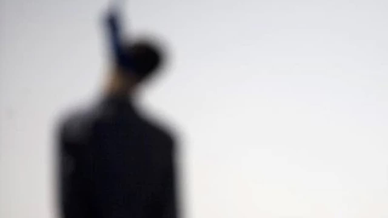 లైబ్రరీలో ఉరేసుకున్న విద్యార్థి... ప్రిన్సిపాల్ వేధింపులే కారణమంటున్న తండ్రి లైబ్రరీలో ఉరేసుకున్న విద్యార్థి... ప్రిన్సిపాల్ వేధింపులే కారణమంటున్న తండ్రి