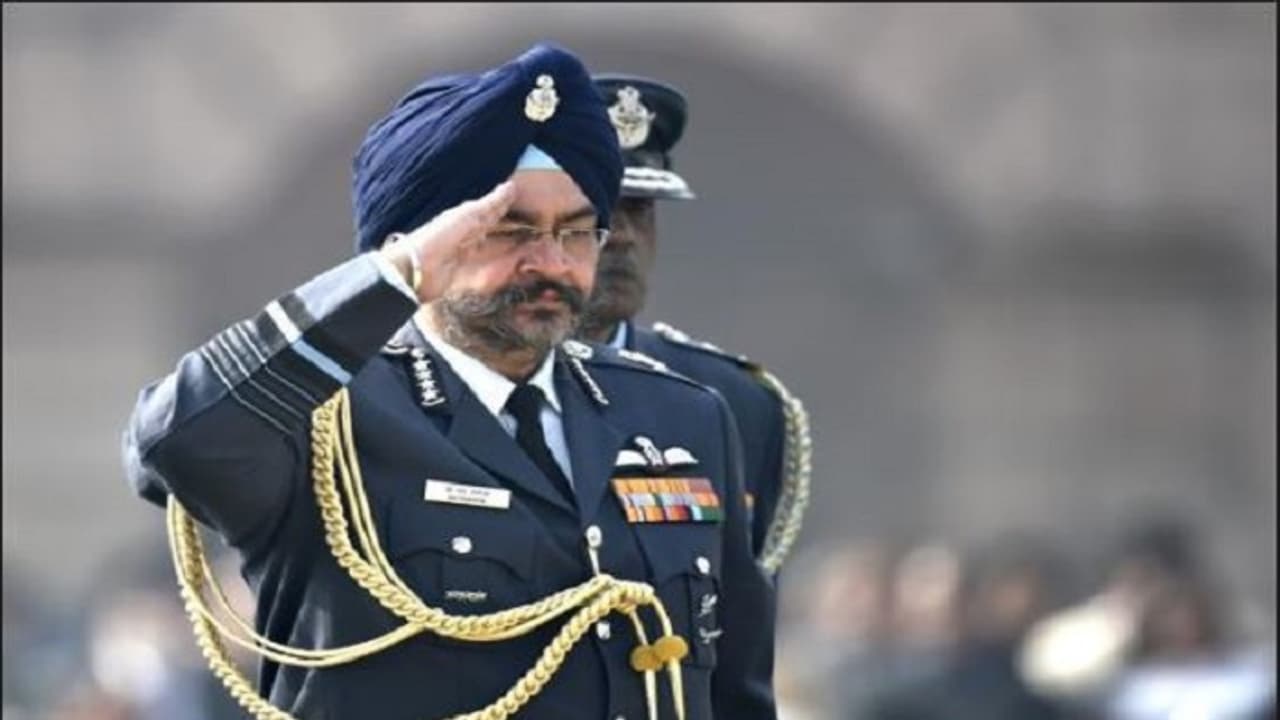 ನಮಗಿರುವಷ್ಟು ಶತ್ರುಗಳು ಯಾರಿಗಿದ್ದಾರೆ?: ರಫೆಲ್ ಬೇಕೆಂದ ವಾಯುಪಡೆ ಚೀಫ್! ನಮಗಿರುವಷ್ಟು ಶತ್ರುಗಳು ಯಾರಿಗಿದ್ದಾರೆ?: ರಫೆಲ್ ಬೇಕೆಂದ ವಾಯುಪಡೆ ಚೀಫ್!