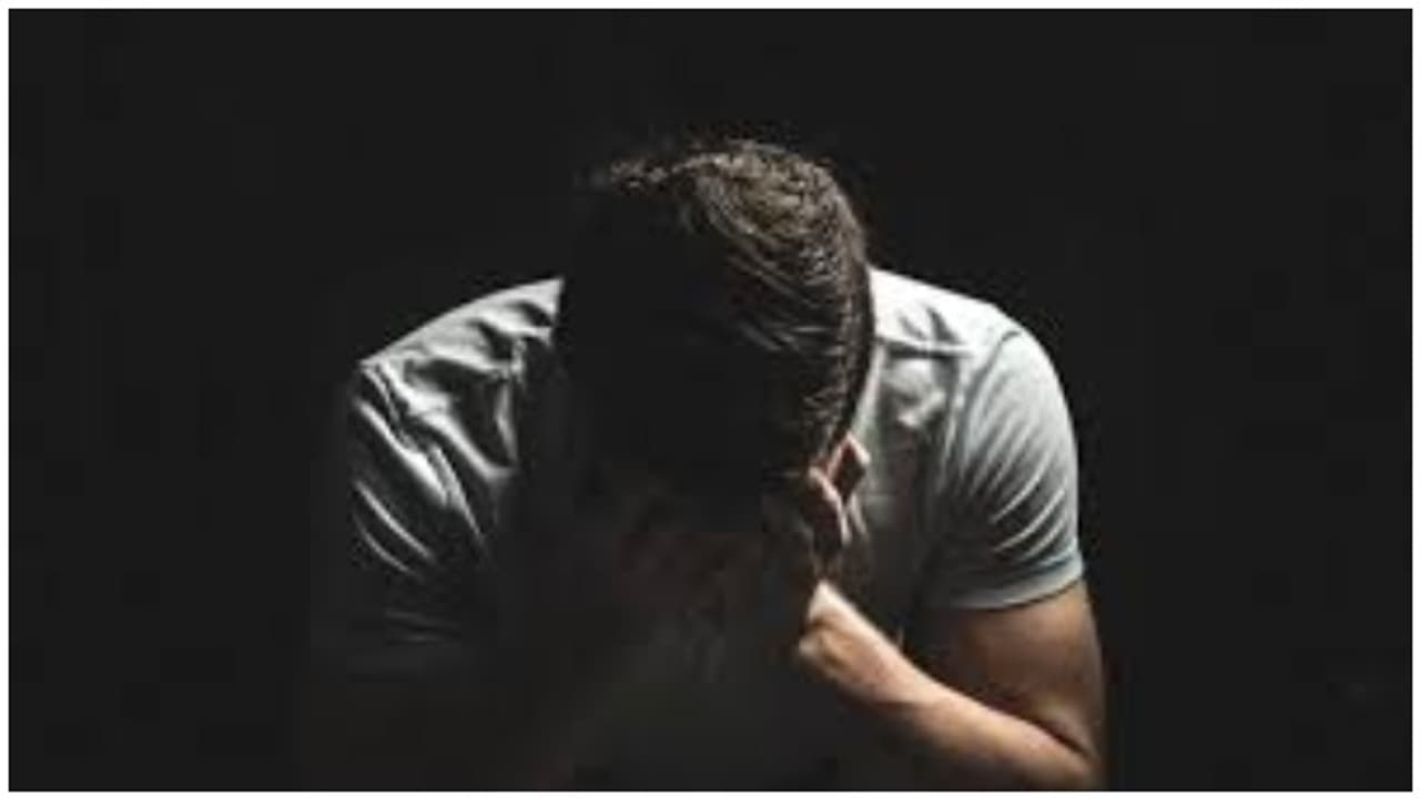 திருமண ஏக்கத்தில் இருந்த 26 வயது வாலிபர்..!! கதவை பூட்டிக்கொண்டு செய்த பயங்கர காரியம்..!!