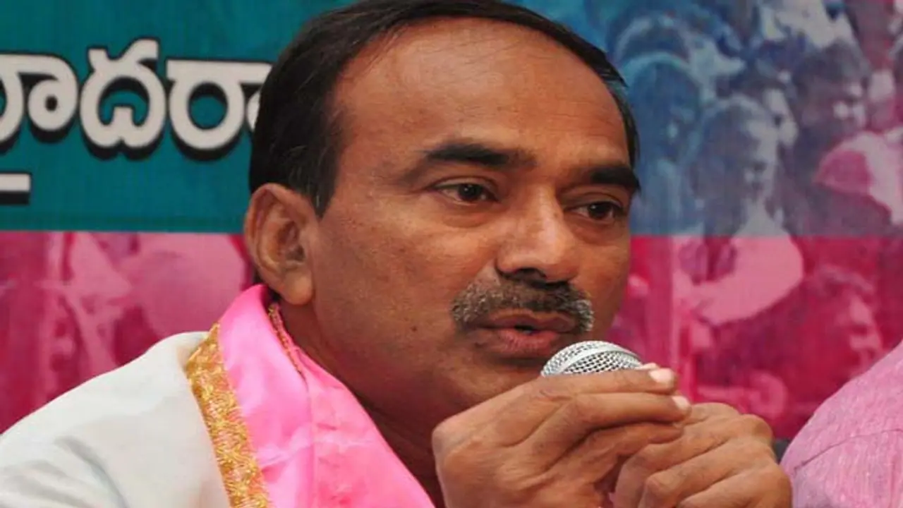 మంత్రి ఈటల రాజేందర్ సేఫ్: వెనక్కి తగ్గిన కేసీఆర్ మంత్రి ఈటల రాజేందర్ సేఫ్: వెనక్కి తగ్గిన కేసీఆర్