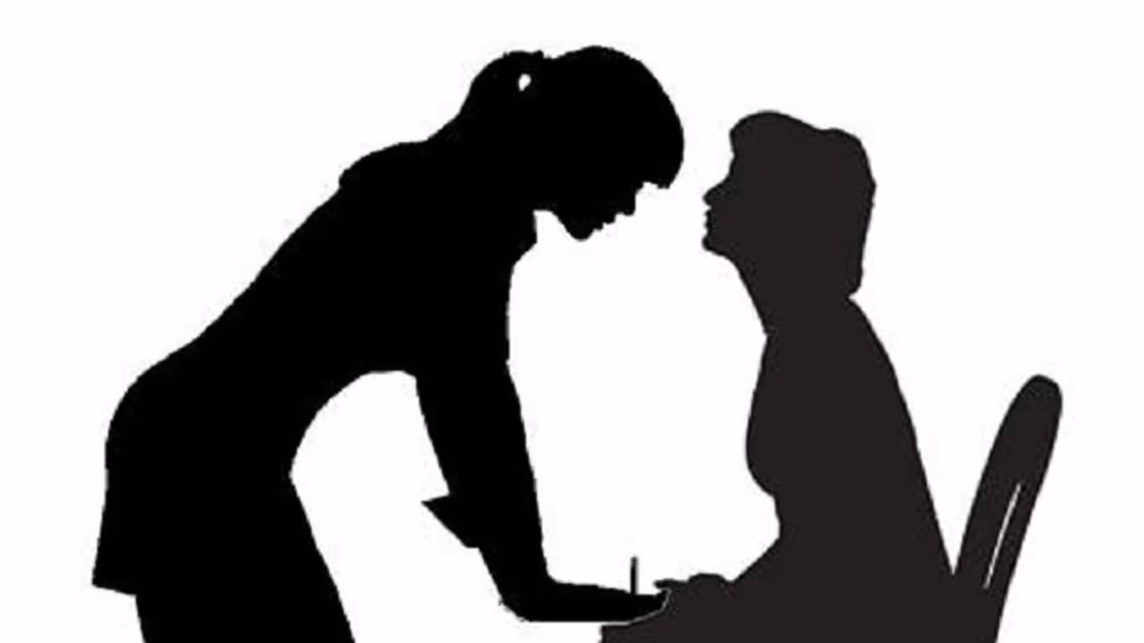 ಸೆಕ್ಸ್ಗೆ ಸಹಕರಿಸದ ಬಾಲಕನಿಗೆ ಆಂಟಿ ಮಾಡಿದ್ದೇನು ಗೊತ್ತೇ? ಸೆಕ್ಸ್ಗೆ ಸಹಕರಿಸದ ಬಾಲಕನಿಗೆ ಆಂಟಿ ಮಾಡಿದ್ದೇನು ಗೊತ್ತೇ?