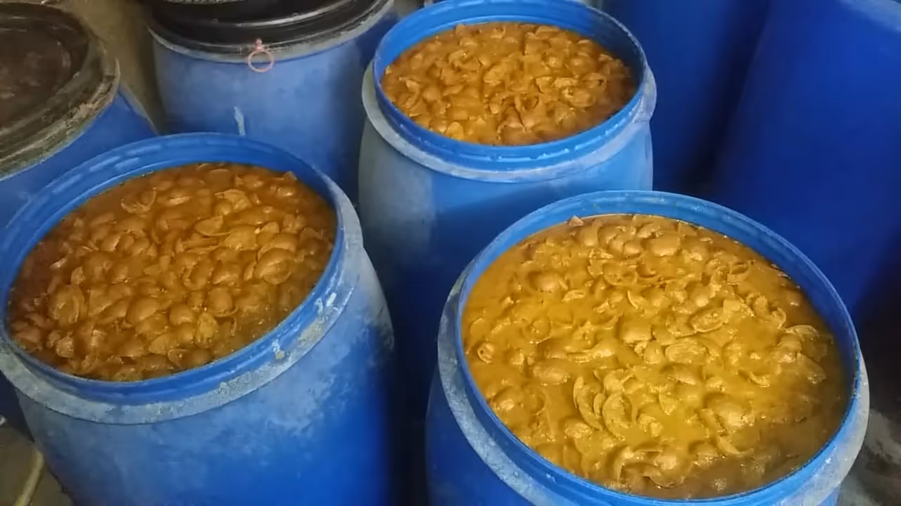 హైదరాబాద్ లో కల్తీ పచ్చళ్ల ఫ్యాక్టరీ గుట్టు రట్టు