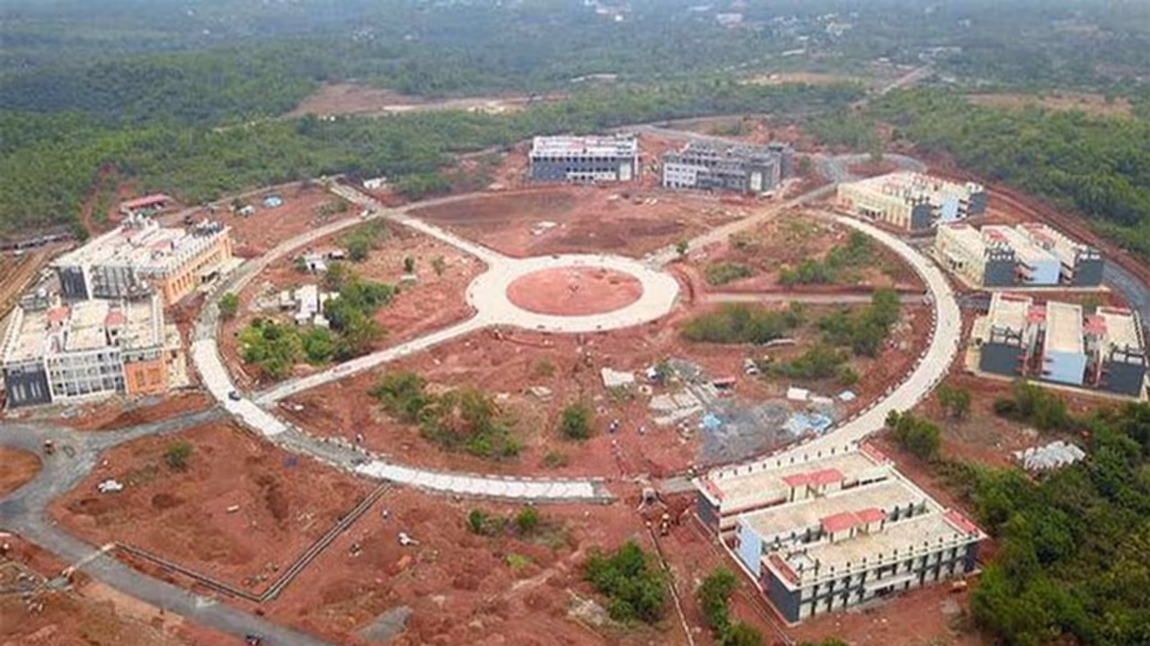 കേന്ദ്ര വിമർശനം വേണ്ട; ജീവനക്കാർക്ക് മുന്നറിയിപ്പുമായി കാസർകോട് കേന്ദ്ര സർവകലാശാല സർക്കുലർ കേന്ദ്ര വിമർശനം വേണ്ട; ജീവനക്കാർക്ക് മുന്നറിയിപ്പുമായി കാസർകോട് കേന്ദ്ര സർവകലാശാല സർക്കുലർ