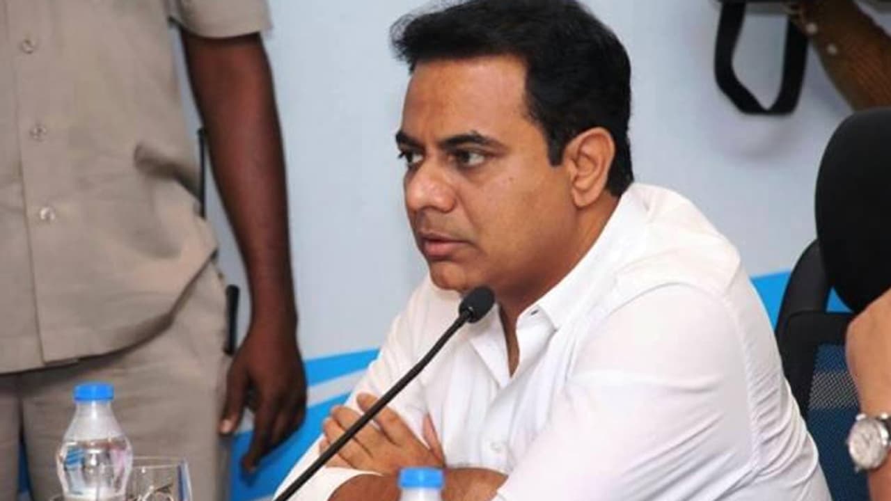 "ఎంపీనో.. ఎమ్మెల్యేనో మరణిస్తేనే పట్టించుకుంటారా"... కేటీఆర్కు సాఫ్ట్వేర్ ఉద్యోగి ఘాటైన ట్వీట్ "ఎంపీనో.. ఎమ్మెల్యేనో మరణిస్తేనే పట్టించుకుంటారా"... కేటీఆర్కు సాఫ్ట్వేర్ ఉద్యోగి ఘాటైన ట్వీట్