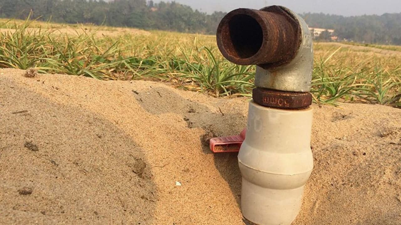 కేరళకు మరో గండం: నిన్నటి దాకా వరదలు... నేడు కరువు కేరళకు మరో గండం: నిన్నటి దాకా వరదలు... నేడు కరువు