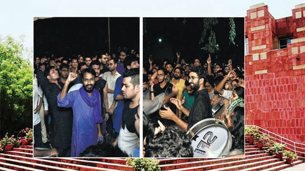 ജെഎന്യുവില് വോട്ടെണ്ണല് തടസപ്പെട്ടു; വിദ്യാര്ഥി പ്രതിനിധികളുമായി ചര്ച്ച ജെഎന്യുവില് വോട്ടെണ്ണല് തടസപ്പെട്ടു; വിദ്യാര്ഥി പ്രതിനിധികളുമായി ചര്ച്ച