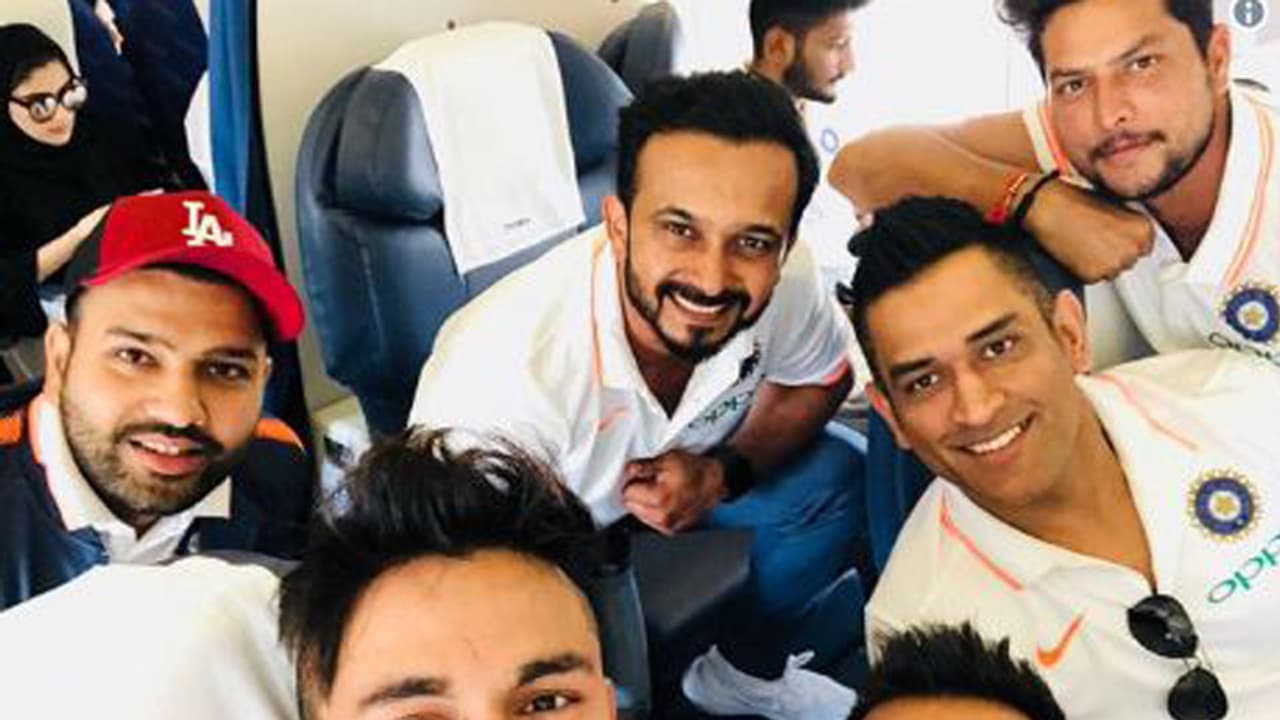 ഇന്ത്യന് ടീം ഏഷ്യാകപ്പിന് യാത്രതിരിച്ചു; ആശാനും വിമാനത്തില്! ഇന്ത്യന് ടീം ഏഷ്യാകപ്പിന് യാത്രതിരിച്ചു; ആശാനും വിമാനത്തില്!