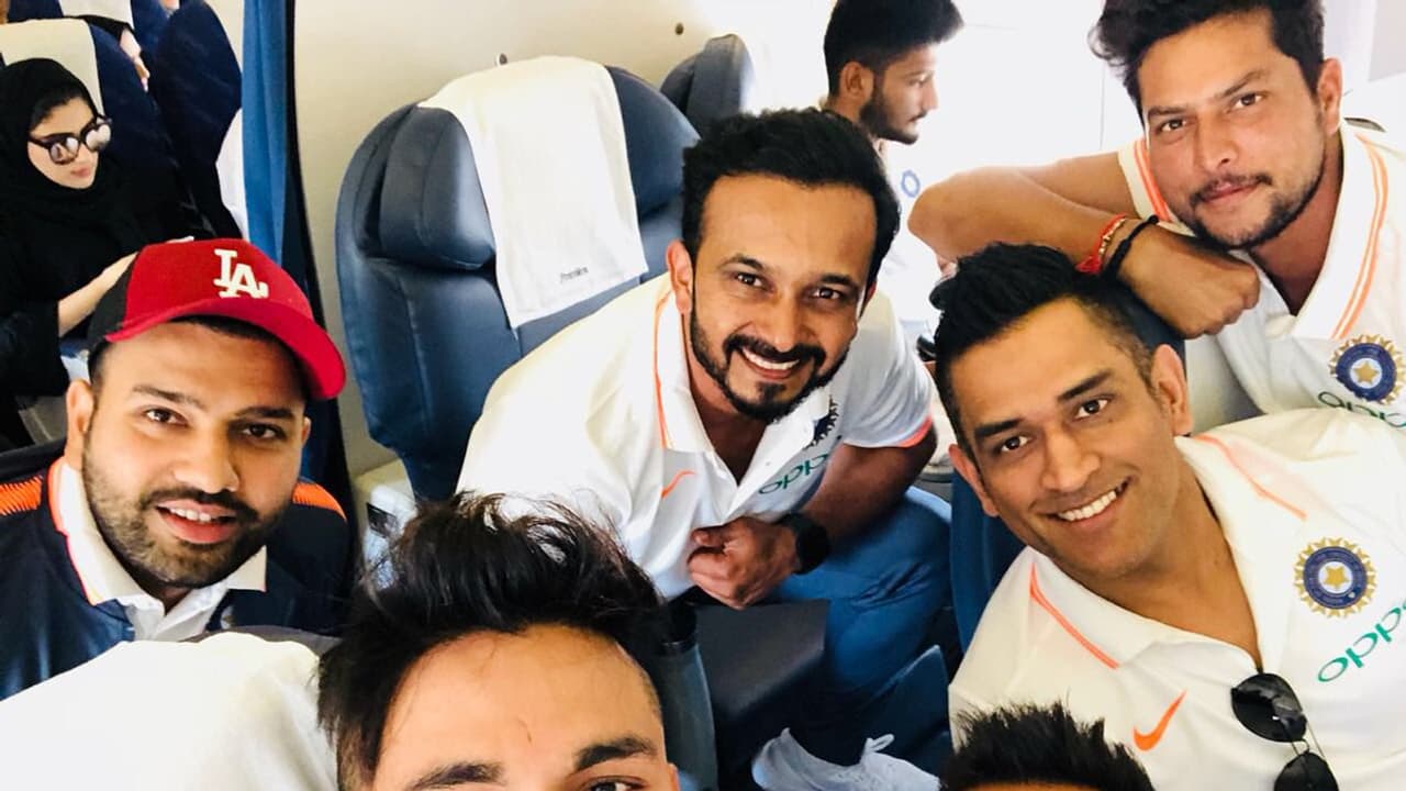 ಏಷ್ಯಾಕಪ್ 2018: ಟೀಂ ಇಂಡಿಯಾ ಜೊತೆ ಧೋನಿ ದುಬೈ ಪ್ರಯಾಣ! ಏಷ್ಯಾಕಪ್ 2018: ಟೀಂ ಇಂಡಿಯಾ ಜೊತೆ ಧೋನಿ ದುಬೈ ಪ್ರಯಾಣ!