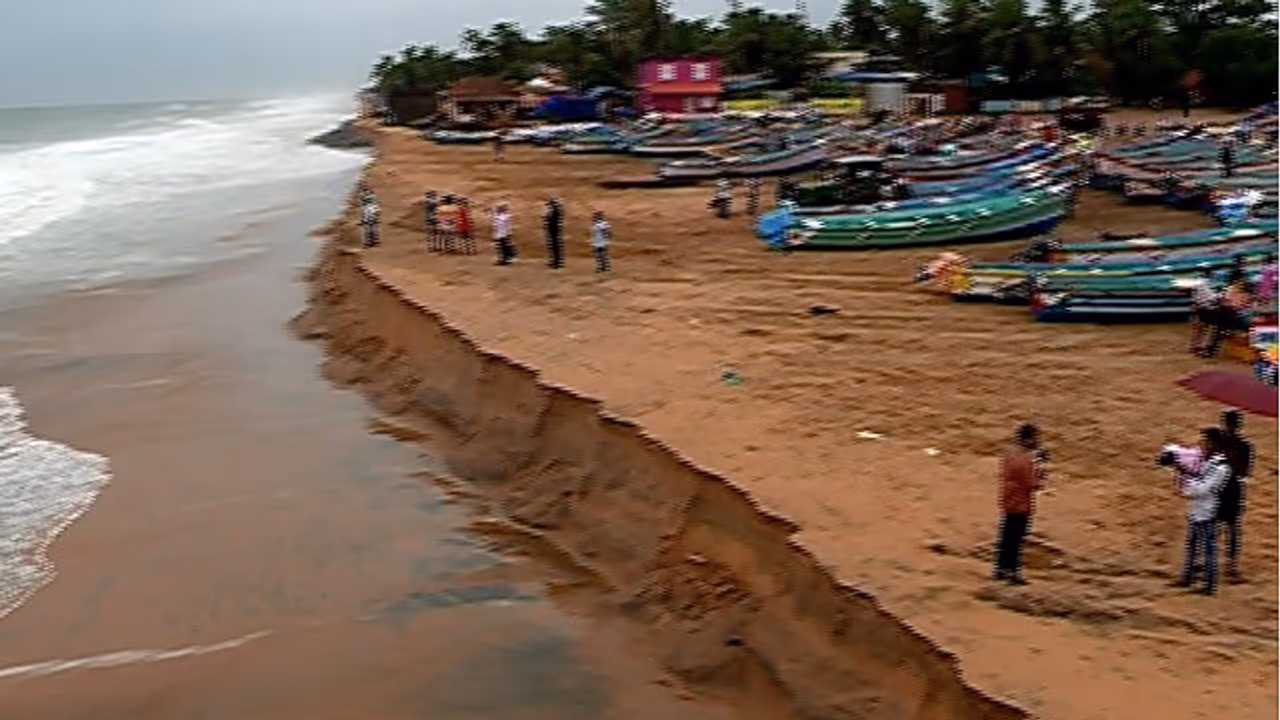 കടലാക്രമണത്തിനും ഉയർന്ന തിരമാലയ്ക്കും സാധ്യത; വിഴിഞ്ഞം മുതൽ കാസർഗോഡ് വരെ ജാഗ്രത നിർദ്ദേശം
