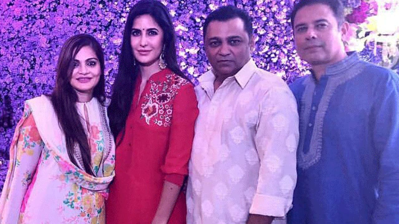 ಸಲ್ಮಾನ್ ಮನೆಯಲ್ಲಿ ಕತ್ರಿನಾ ಉಲ್ಟಾ ಆರತಿ : ವಿಡಿಯೋ ವೈರಲ್ ಸಲ್ಮಾನ್ ಮನೆಯಲ್ಲಿ ಕತ್ರಿನಾ ಉಲ್ಟಾ ಆರತಿ : ವಿಡಿಯೋ ವೈರಲ್