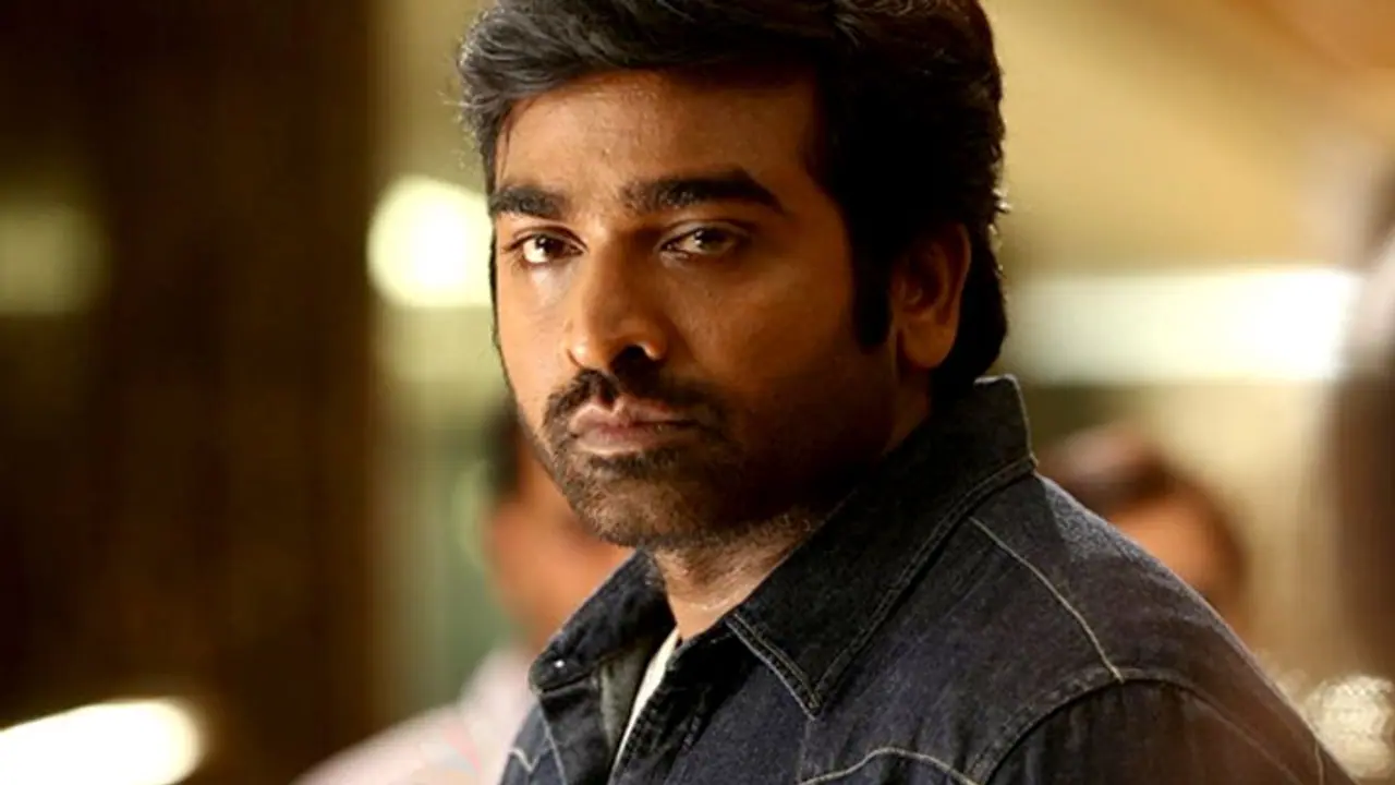 மனைவி குழந்தைகளை வெளியுலகிற்கு காட்டாததற்கு இதுதான் காரணம்...! விஜய் சேதுபதி சொன்னது என்ன? மனைவி குழந்தைகளை வெளியுலகிற்கு காட்டாததற்கு இதுதான் காரணம்...! விஜய் சேதுபதி சொன்னது என்ன?