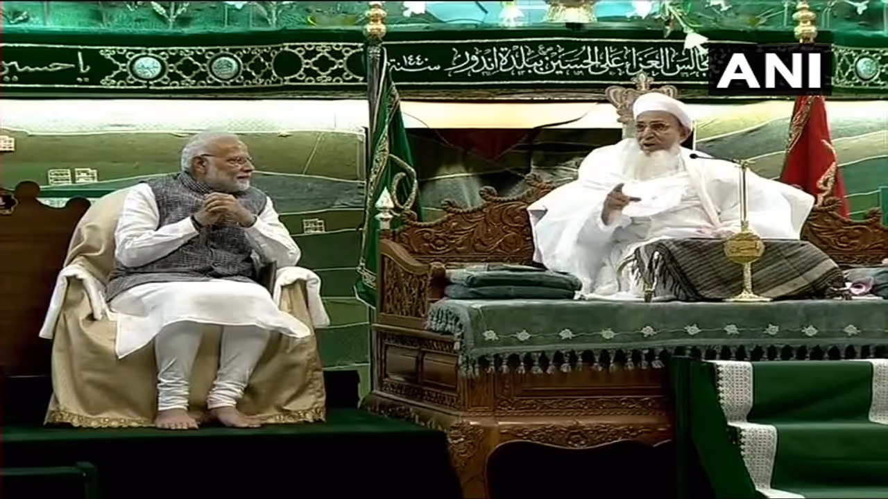 ಮಸೀದಿಯಲ್ಲಿ ಮುಸ್ಲಿಮರ ದೇಶಪ್ರೇಮ ಹೊಗಳಿದ ಮೋದಿ! ಮಸೀದಿಯಲ್ಲಿ ಮುಸ್ಲಿಮರ ದೇಶಪ್ರೇಮ ಹೊಗಳಿದ ಮೋದಿ!