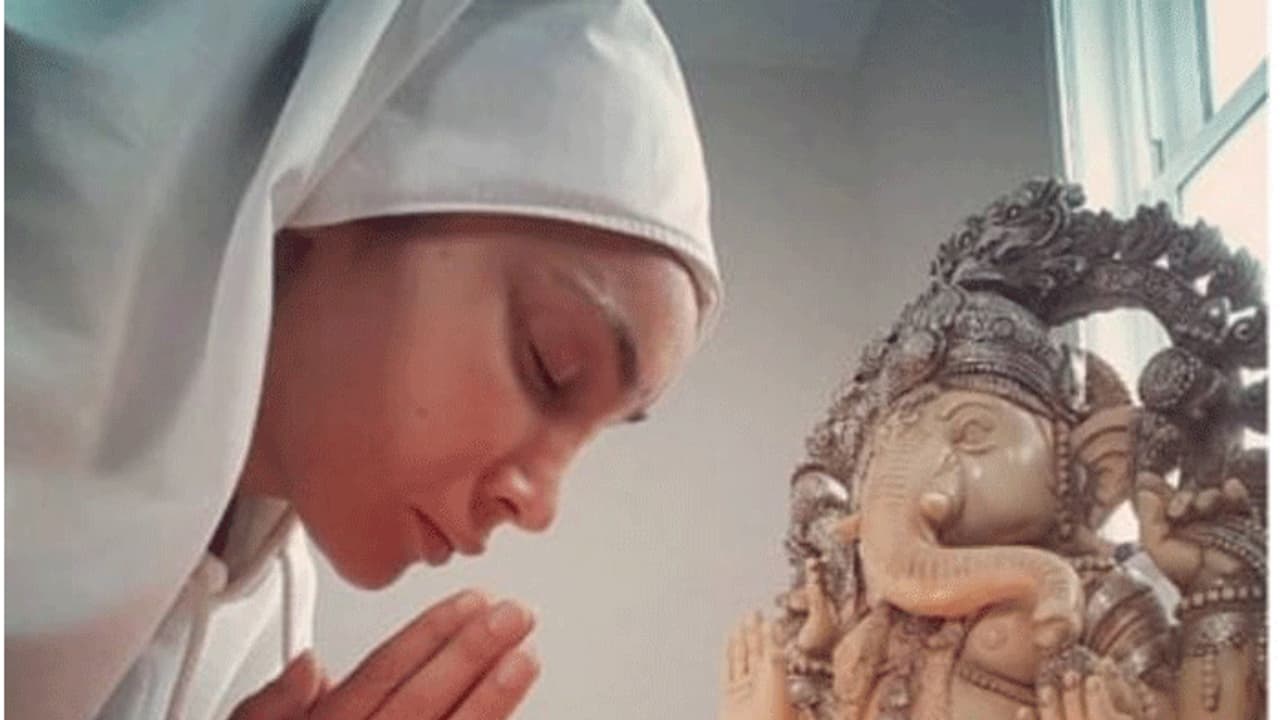 ಕ್ರಿಕೆಟಿಗನಿಗೆ ನಗ್ನ ಚಿತ್ರ ಸಮರ್ಪಿಸಿದ್ದ ನಟಿ ಗಣೇಶನ ಭಕ್ತೆಯಾಗಿದ್ದು ಹೀಗೆ!