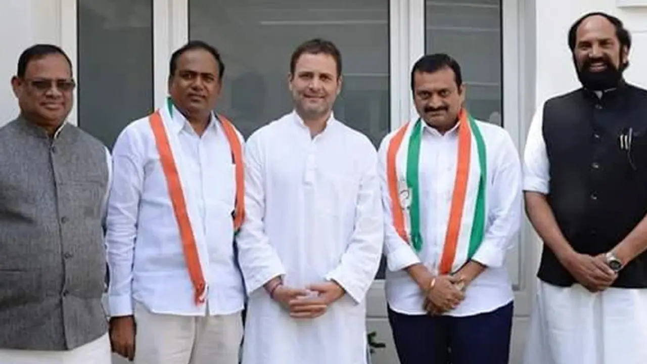 టీఆర్ఎస్కు షాక్: కాంగ్రెస్లో చేరిన ఎమ్మెల్సీ భూపతిరెడ్డి, సినీ నిర్మాత బండ్ల గణేష్ టీఆర్ఎస్కు షాక్: కాంగ్రెస్లో చేరిన ఎమ్మెల్సీ భూపతిరెడ్డి, సినీ నిర్మాత బండ్ల గణేష్
