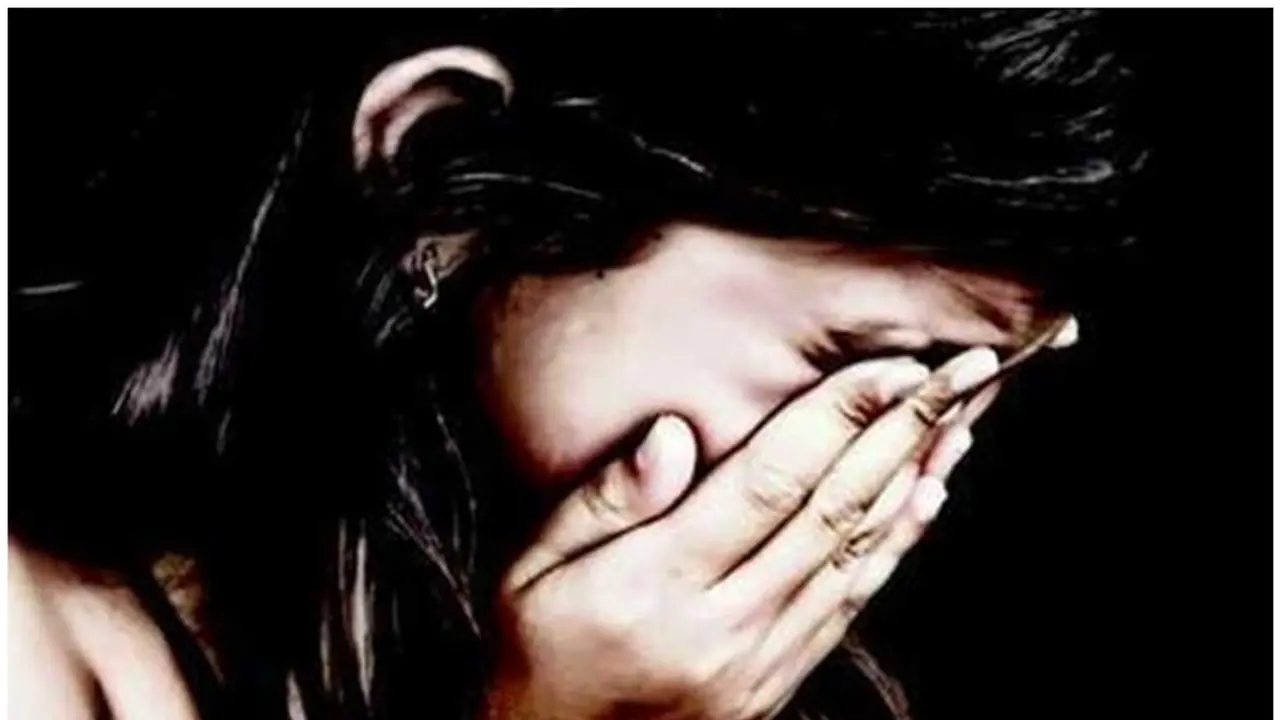 10க்கும் மேற்பட்ட சிறுமிகளுக்கு பாலியல் தொல்லை... தலைமை ஆசிரியர் போக்சோவில் கைது!! 10க்கும் மேற்பட்ட சிறுமிகளுக்கு பாலியல் தொல்லை... தலைமை ஆசிரியர் போக்சோவில் கைது!!