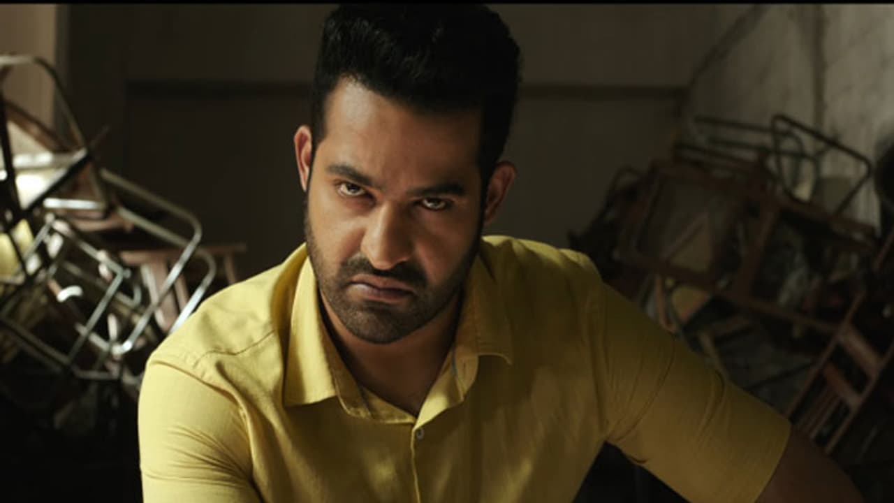 'అరవింద సమేత' రిజల్ట్ తేడా కొడితే.. ఆ బ్యానర్ క్లోజంట! 'అరవింద సమేత' రిజల్ట్ తేడా కొడితే.. ఆ బ్యానర్ క్లోజంట!