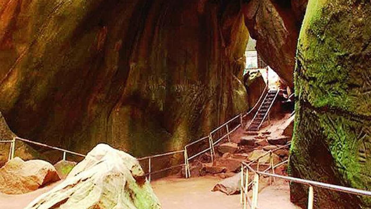 'എടക്കല്‍ ഗുഹ വില്‍പ്പന ചരക്കാക്കരുത്'; സംരക്ഷണം തേടി പ്രകൃതിസംരക്ഷണ സമിതി സുപ്രീംകോടതിയിലേക്ക്