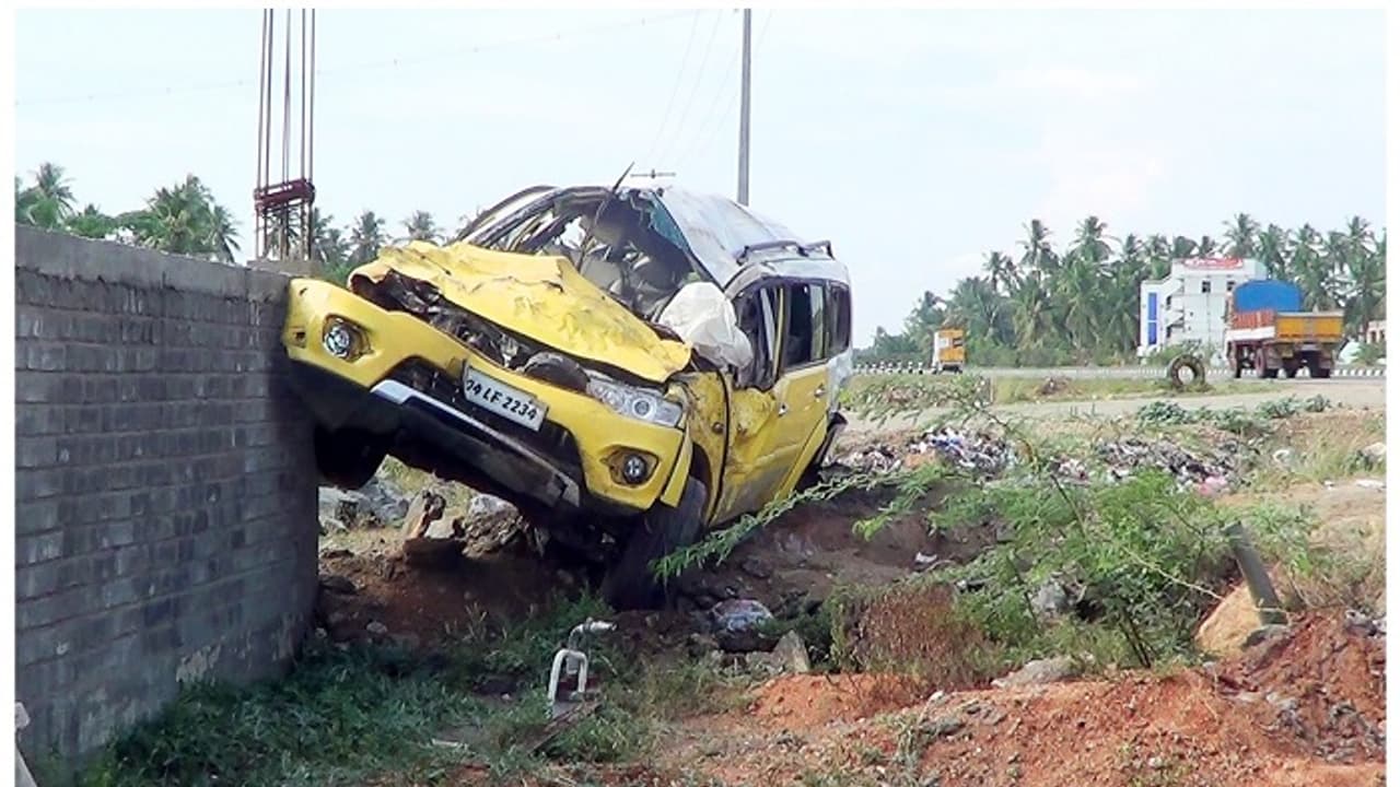 ರಸ್ತೆ ಅಪಘಾತದಲ್ಲಿ ರಾಜ್ಯದ ಪ್ರತಿಷ್ಠಿತ ಟ್ರಾವೆಲ್ಸ್ ಮಾಲೀಕರ ಪುತ್ರ ಸಾವು ರಸ್ತೆ ಅಪಘಾತದಲ್ಲಿ ರಾಜ್ಯದ ಪ್ರತಿಷ್ಠಿತ ಟ್ರಾವೆಲ್ಸ್ ಮಾಲೀಕರ ಪುತ್ರ ಸಾವು