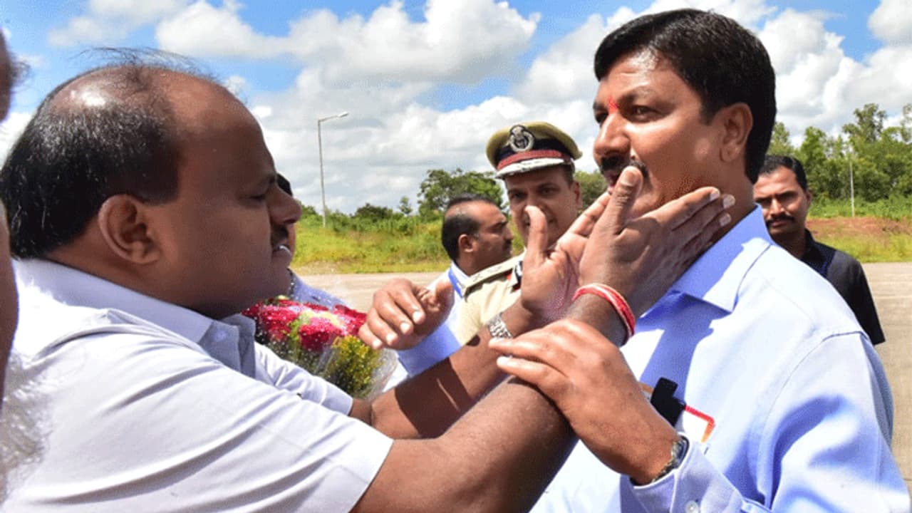 ಮೈತ್ರಿ ಸರ್ಕಾರದ ಹಣೆಬರಹ ಬರೆಯಲಿರುವ ಅಕ್ಟೋಬರ್ 3! ಮೈತ್ರಿ ಸರ್ಕಾರದ ಹಣೆಬರಹ ಬರೆಯಲಿರುವ ಅಕ್ಟೋಬರ್ 3!