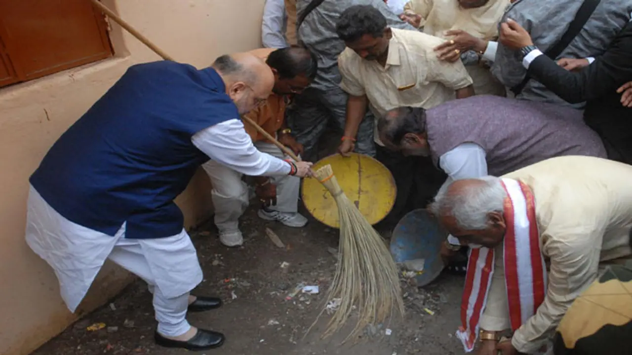 ईंधन के बढ़ते दामों और रूपये की गिरती कीमत पर सरकार कुछ समय में कदम उठाएगीः शाह