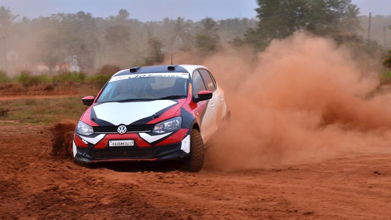 ಸ್ಫೋರ್ಟ್ಸ್ ಕಾರ್ ನಲ್ಲಿ ಡಿ ಬಾಸ್, ಅಭಿಮಾನಿಗಳು ಫುಲ್ ಖುಷ್