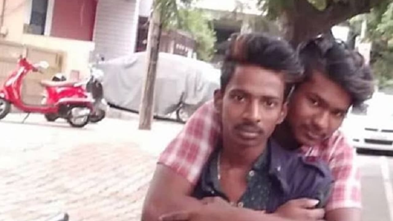 ಕೈ ಕಟ್ ಮಾಡಿದವನಿಗೆ ಪೊಲೀಸರ ಗುಂಡೇಟು ಕೈ ಕಟ್ ಮಾಡಿದವನಿಗೆ ಪೊಲೀಸರ ಗುಂಡೇಟು