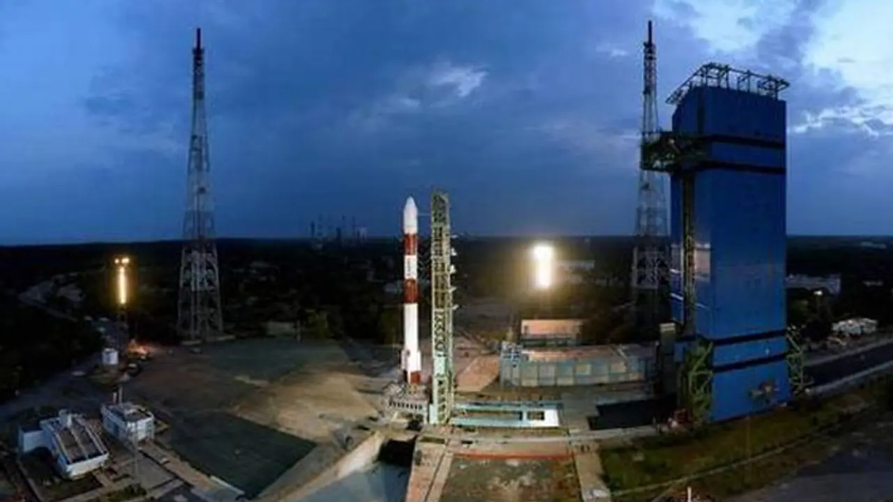 இன்று இரவு விண்ணில் பாய்கிறது பி.எஸ்.எல்.வி. சி 42 ராக்கெட்! இன்று இரவு விண்ணில் பாய்கிறது பி.எஸ்.எல்.வி. சி 42 ராக்கெட்!