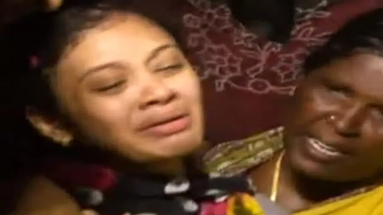 ముగిసిన ప్రణయ్ అంత్యక్రియలు...కన్నీటి వీడ్కోలు చెప్పిన అమృత ముగిసిన ప్రణయ్ అంత్యక్రియలు...కన్నీటి వీడ్కోలు చెప్పిన అమృత