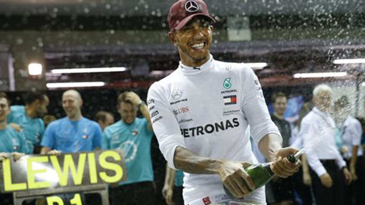 'ഇന്ത്യ കട്ട് മുടിച്ചത് താങ്കളുടെ രാജ്യക്കാര്'; ദരിദ്രരാജ്യമെന്ന് വിളിച്ച ഹാമില്ട്ടനെതിരെ സെെബര് ആക്രമണം 'ഇന്ത്യ കട്ട് മുടിച്ചത് താങ്കളുടെ രാജ്യക്കാര്'; ദരിദ്രരാജ്യമെന്ന് വിളിച്ച ഹാമില്ട്ടനെതിരെ സെെബര് ആക്രമണം