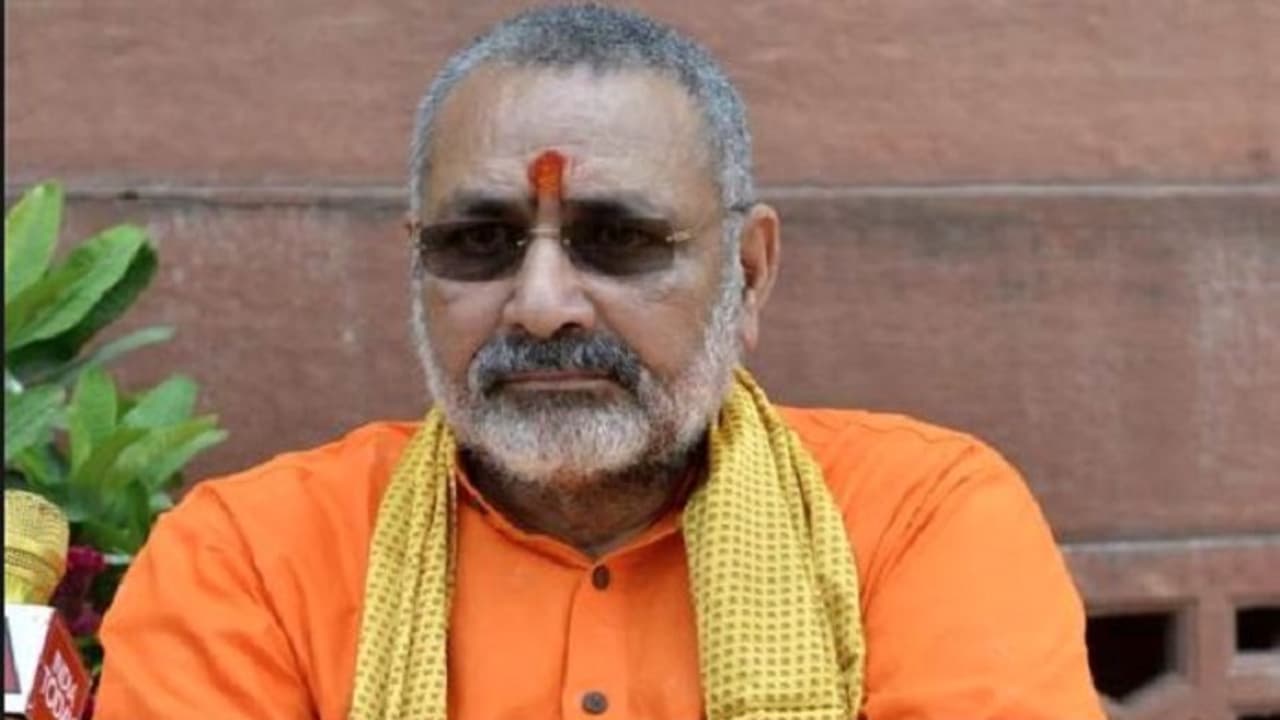 राम मंदिर को लेकर किए गए गिरिराज सिंह के इस ट्वीट से गर्मायी सियासत