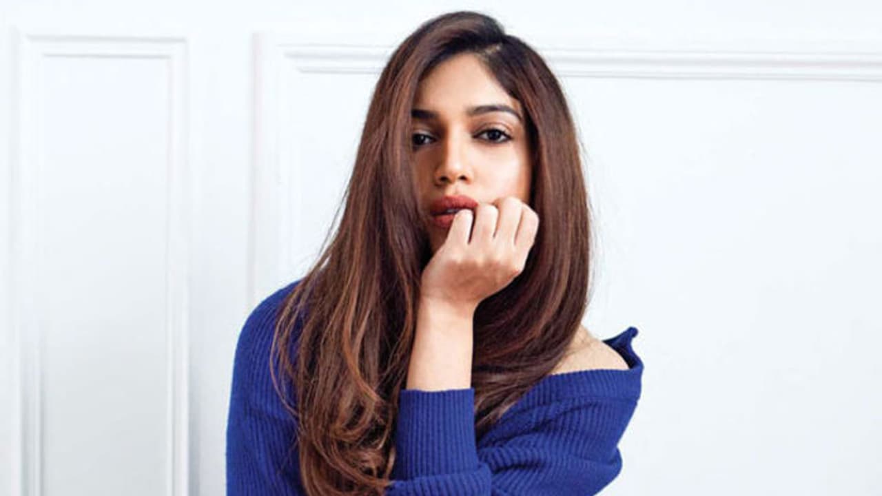 డబ్బు కోసం ఎంతకైనా దిగజారుతారా..? హీరోయిన్ పై ఫైర్! డబ్బు కోసం ఎంతకైనా దిగజారుతారా..? హీరోయిన్ పై ఫైర్!