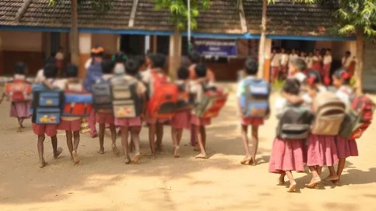 102 அரசு பள்ளிகள் தத்தெடுத்த பிரபல தனியார் நிறுவனம்!