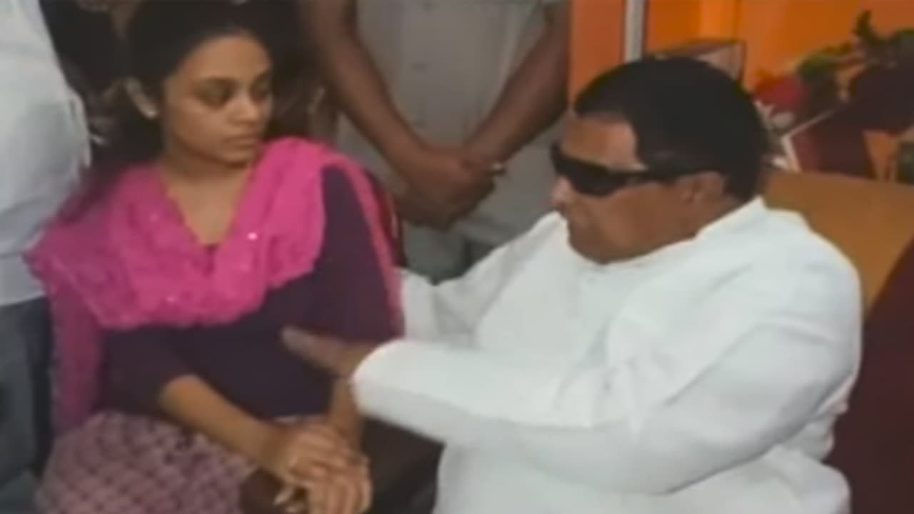 అమృతను పరామర్శించి, సంచలన నిర్ణయాన్ని ప్రకటించిన జానారెడ్డి అమృతను పరామర్శించి, సంచలన నిర్ణయాన్ని ప్రకటించిన జానారెడ్డి