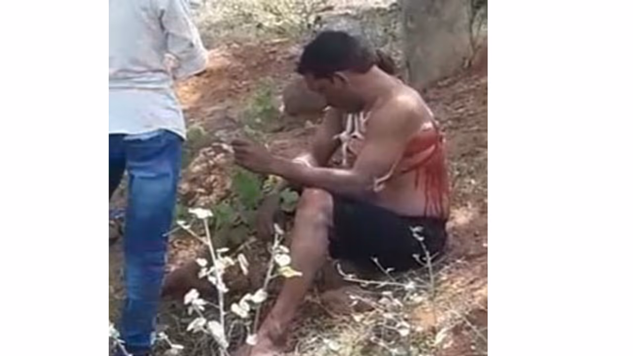 తుపాకీతో కాల్చుకుని హెడ్ కానిస్టేబుల్ ఆత్మహత్యాయత్నం... తుపాకీతో కాల్చుకుని హెడ్ కానిస్టేబుల్ ఆత్మహత్యాయత్నం...