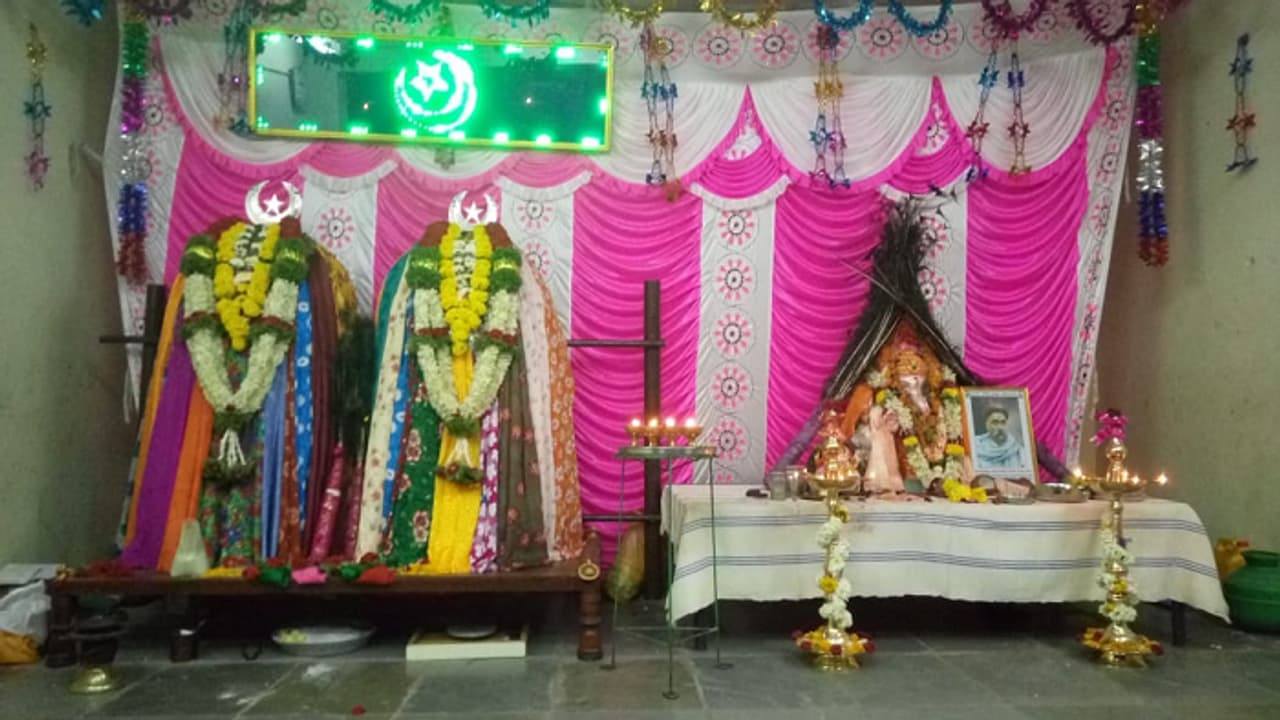 ಗಣೇಶನೂ ಅಲ್ಲೇ, ಮೊಹರಂ ದೇವರೂ ಅಲ್ಲೇ: ಸುದ್ದಿಯಲ್ಲಿ ಬಾಗಲಕೋಟೆ ಜಿಲ್ಲೆ! ಗಣೇಶನೂ ಅಲ್ಲೇ, ಮೊಹರಂ ದೇವರೂ ಅಲ್ಲೇ: ಸುದ್ದಿಯಲ್ಲಿ ಬಾಗಲಕೋಟೆ ಜಿಲ್ಲೆ!