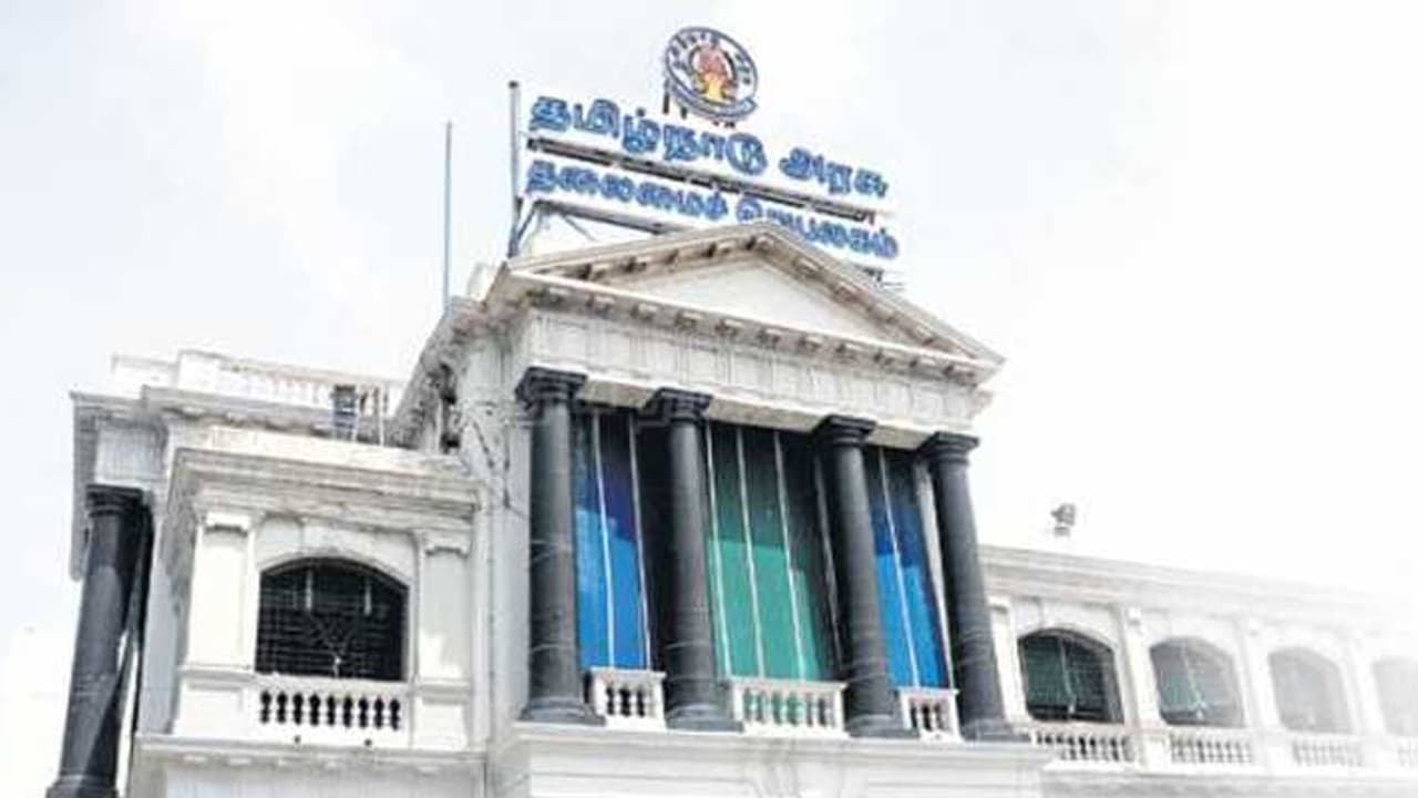 17 ஐ.பி.எஸ். அதிகாரிகள் இடமாற்றம்... தமிழ்நாடு அரசு அதிரடி உத்தரவு!!