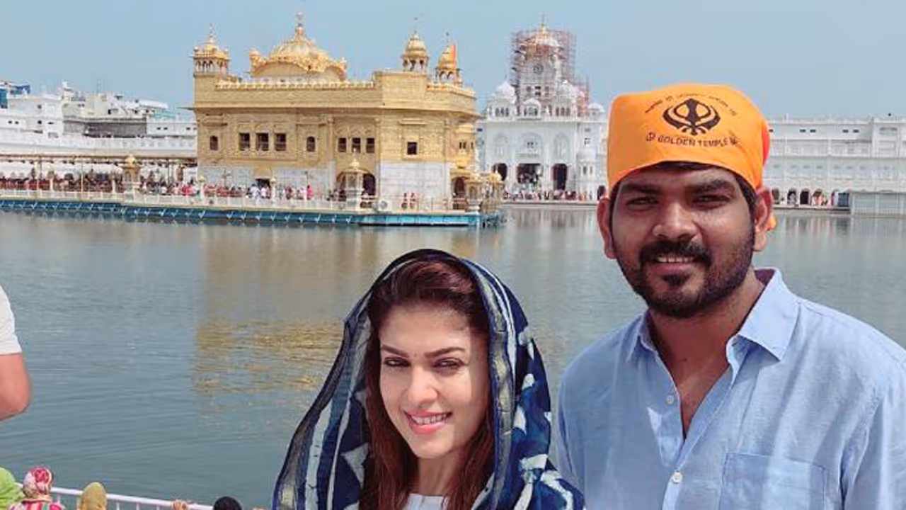 பஞ்சாப் பொற்கோவிலில் பக்தர்களோடு பக்தர்களாக உணவு சாப்பிடும் நயன்தாரா, விக்னேஷ்சிவன்; வைரல் வீடியோ பஞ்சாப் பொற்கோவிலில் பக்தர்களோடு பக்தர்களாக உணவு சாப்பிடும் நயன்தாரா, விக்னேஷ்சிவன்; வைரல் வீடியோ