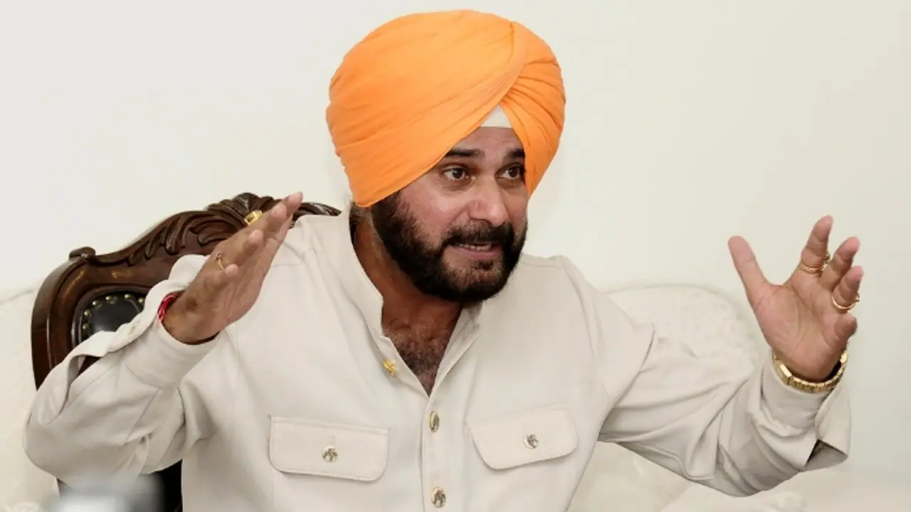 Navjot Singh Sidhu reprimanded for romanticising Pakistan; Sushma Swaraj, Harsimrat Badal take serious exception