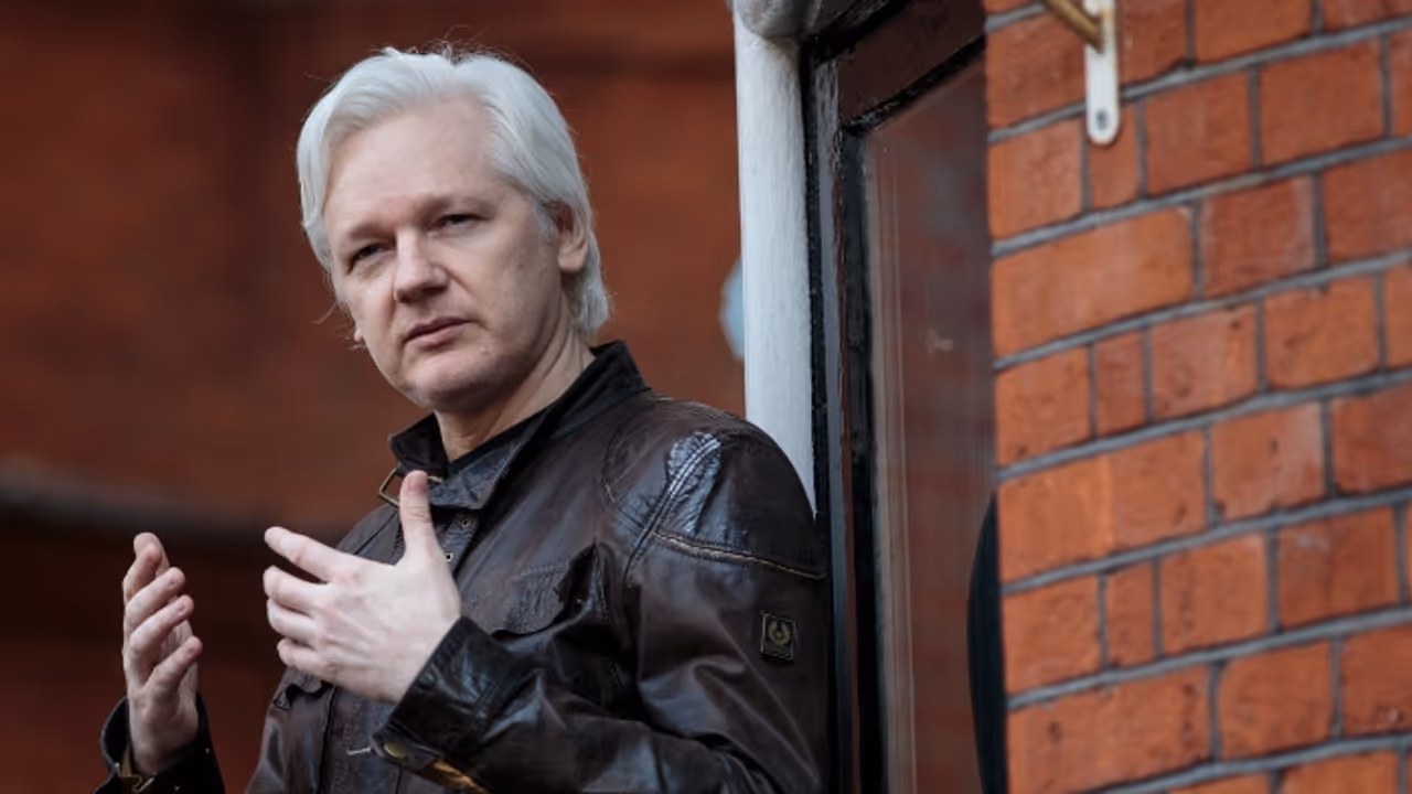 WikiLeaks founder Julian Assange sought Russian visa in 2010: Leaked documents WikiLeaks founder Julian Assange sought Russian visa in 2010: Leaked documents